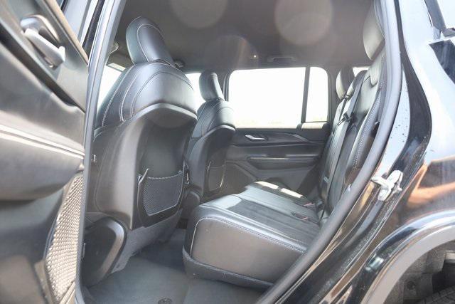 Photo of 2024 Diamond Black Crystal Pearlcoat Jeep Grand Cherokee