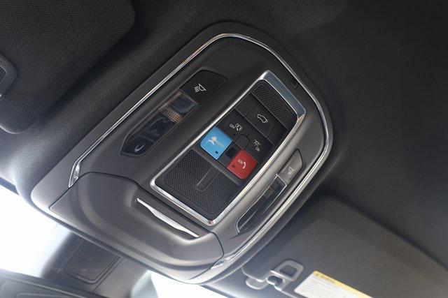 Photo of 2024 Diamond Black Crystal Pearlcoat Jeep Grand Cherokee