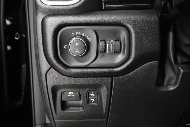 Photo of 2026 Diamond Black Crystal Pearlcoat RAM 1500