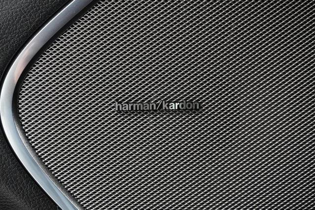 Photo of 2026 Diamond Black Crystal Pearlcoat RAM 1500