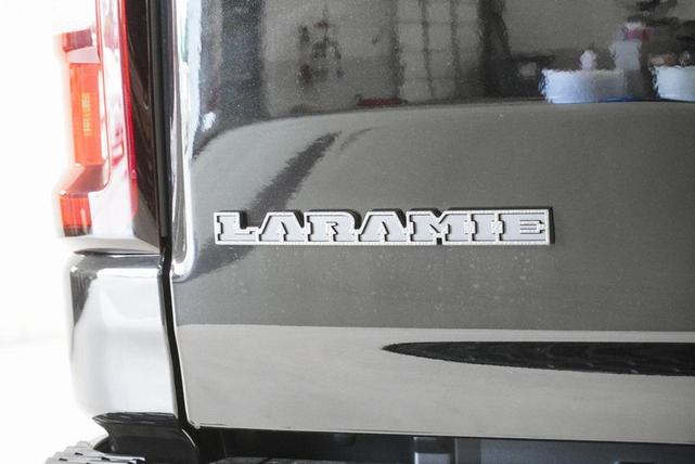 Photo of 2026 Diamond Black Crystal Pearlcoat RAM 1500