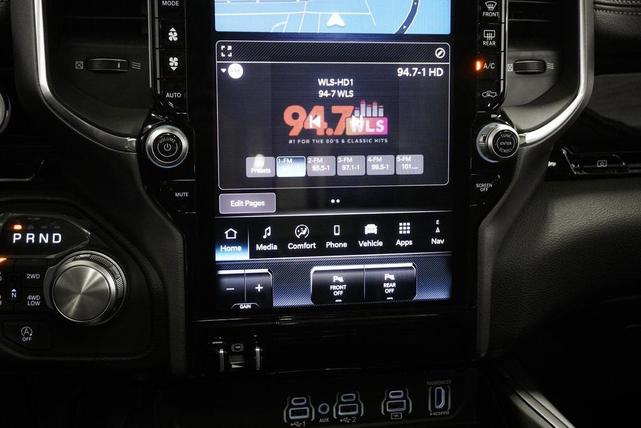 Photo of 2026 Diamond Black Crystal Pearlcoat RAM 1500