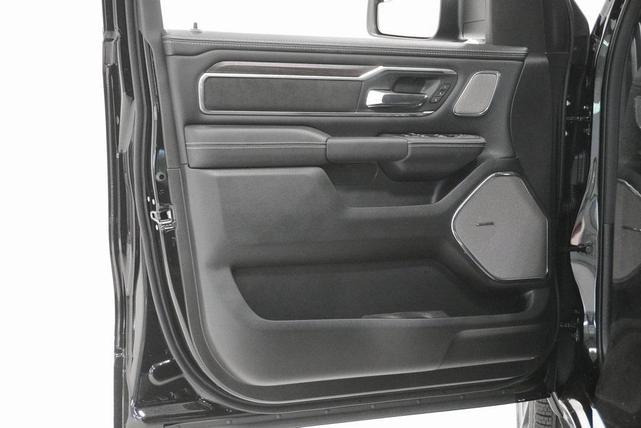 Photo of 2026 Diamond Black Crystal Pearlcoat RAM 1500