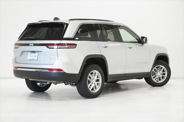Photo of 2025 Silver Zynith Jeep Grand Cherokee