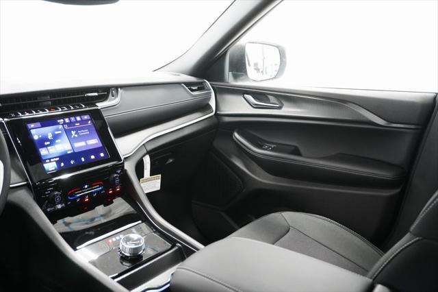Photo of 2025 Silver Zynith Jeep Grand Cherokee