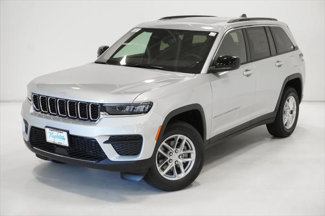 Photo of 2025 Silver Zynith Jeep Grand Cherokee