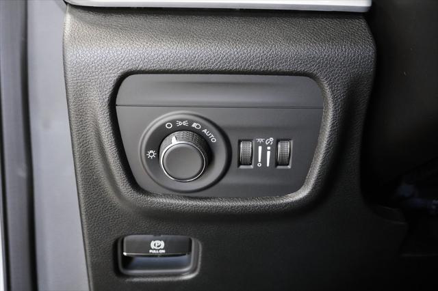 Photo of 2025 Silver Zynith Jeep Grand Cherokee