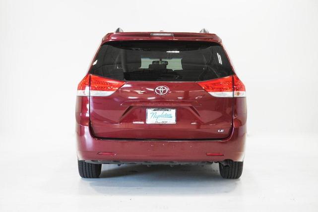Photo of 2014 Salsa Red Pearl Toyota Sienna
