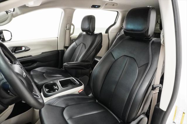 Photo of 2024 Bright White Clearcoat Chrysler Pacifica Hybrid