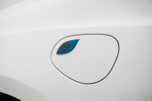 Photo of 2024 Bright White Clearcoat Chrysler Pacifica Hybrid