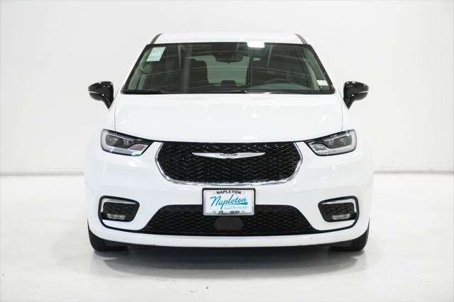 Photo of 2024 Bright White Clearcoat Chrysler Pacifica Hybrid