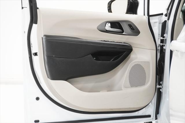 Photo of 2024 Bright White Clearcoat Chrysler Pacifica Hybrid
