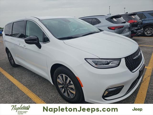 Photo of 2024 Bright White Clearcoat Chrysler Pacifica Hybrid