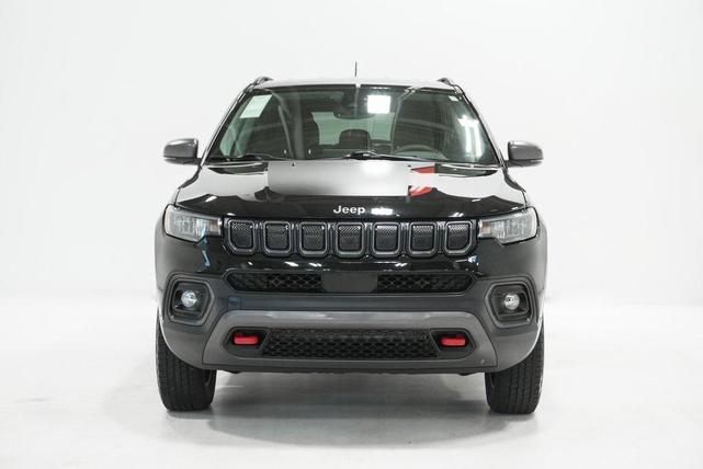 Photo of 2022 Diamond Black Crystal Pearlcoat Jeep Compass