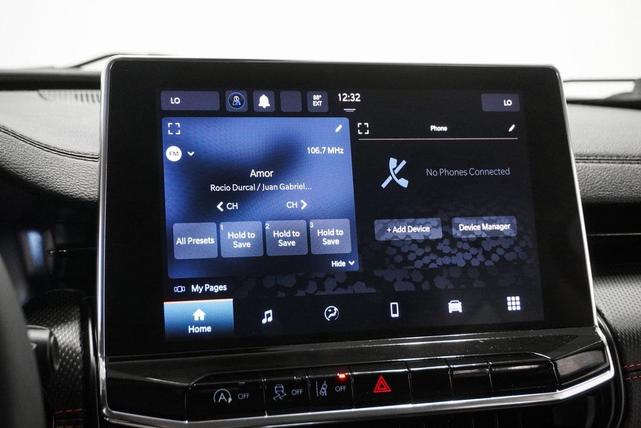 Photo of 2022 Diamond Black Crystal Pearlcoat Jeep Compass