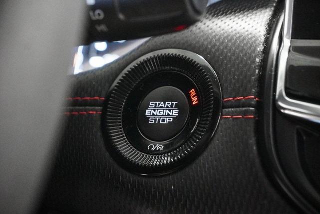 Photo of 2022 Diamond Black Crystal Pearlcoat Jeep Compass