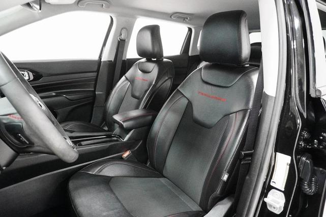 Photo of 2022 Diamond Black Crystal Pearlcoat Jeep Compass