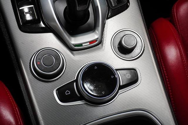 Photo of 2022 Vulcano Black Metallic Alfa Romeo Stelvio
