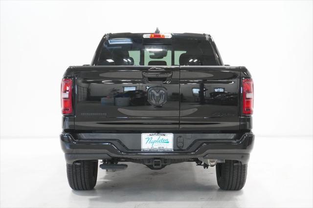 Photo of 2025 Diamond Black Crystal Pearlcoat RAM 1500