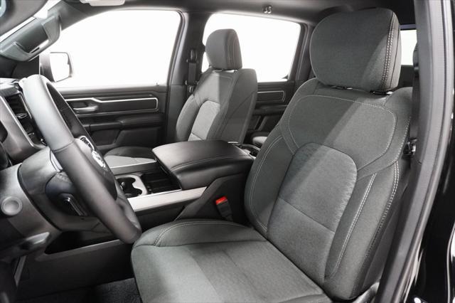 Photo of 2025 Diamond Black Crystal Pearlcoat RAM 1500
