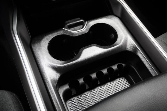 Photo of 2025 Diamond Black Crystal Pearlcoat RAM 1500