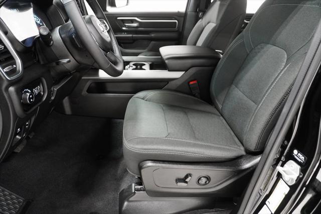 Photo of 2025 Diamond Black Crystal Pearlcoat RAM 1500