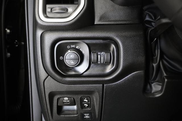 Photo of 2025 Diamond Black Crystal Pearlcoat RAM 1500