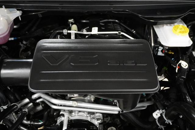 Photo of 2025 Diamond Black Crystal Pearlcoat RAM 1500