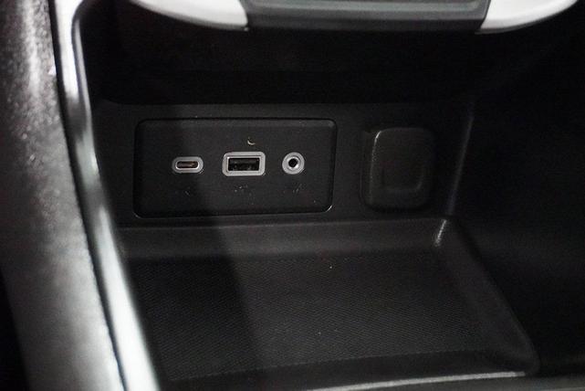 Photo of 2023 Summit White GMC Terrain