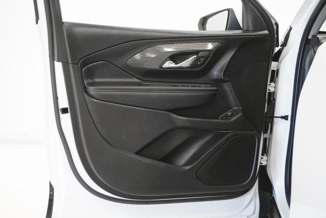 Photo of 2023 Summit White GMC Terrain
