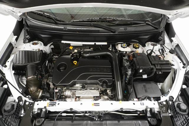 Photo of 2023 Summit White GMC Terrain