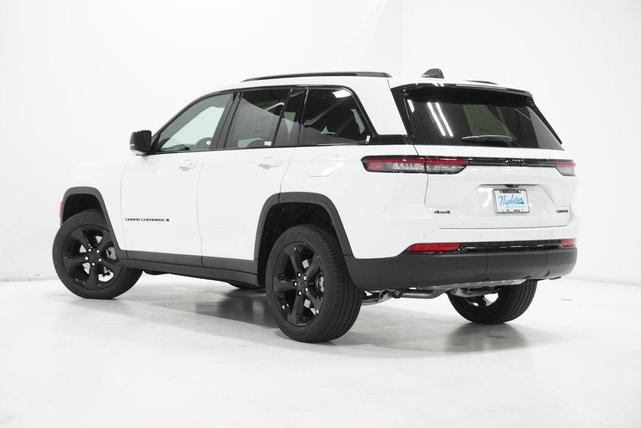 Photo of 2025 Bright White Clearcoat Jeep Grand Cherokee