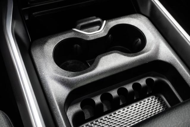 Photo of 2022 Diamond Black Crystal Pearlcoat RAM 1500