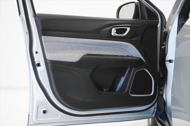 Photo of 2025 Silver Zynith Metallic Clearcoat Jeep Compass
