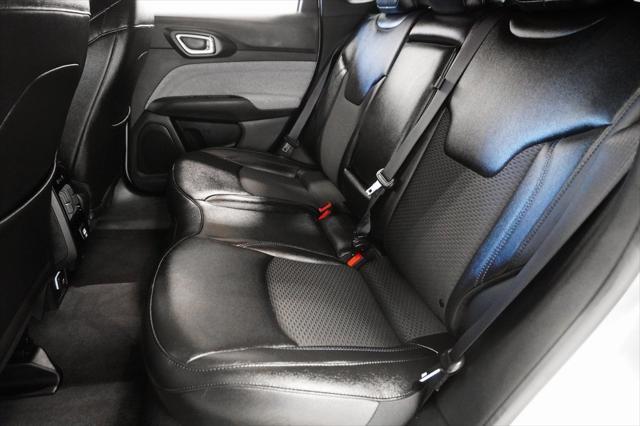 Photo of 2025 Silver Zynith Metallic Clearcoat Jeep Compass