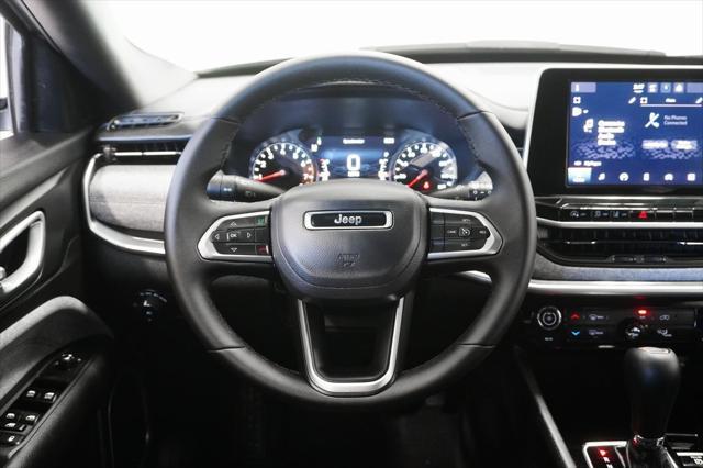 Photo of 2025 Silver Zynith Metallic Clearcoat Jeep Compass