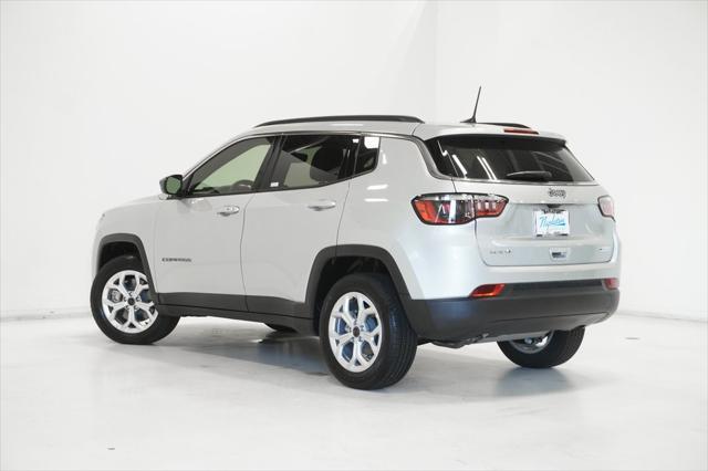 Photo of 2025 Silver Zynith Metallic Clearcoat Jeep Compass