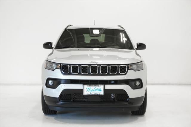 Photo of 2025 Silver Zynith Metallic Clearcoat Jeep Compass