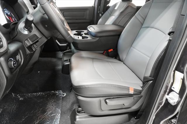 Photo of 2025 Granite Crystal Metallic Clearcoat RAM 3500