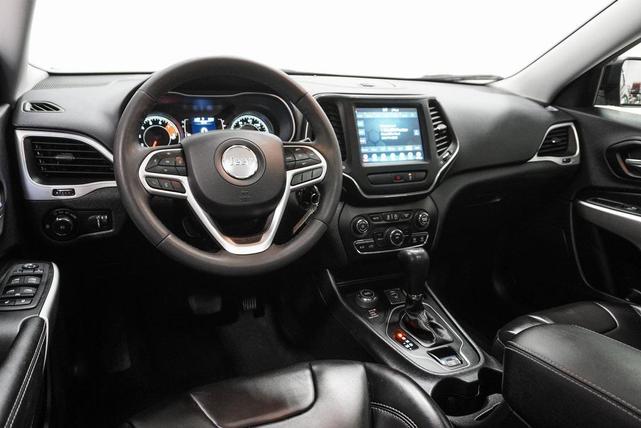 Photo of 2022 Diamond Black Crystal Pearlcoat Jeep Cherokee