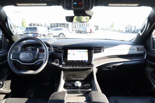 Photo of 2023 Diamond Black Crystal Pearlcoat Jeep Wagoneer