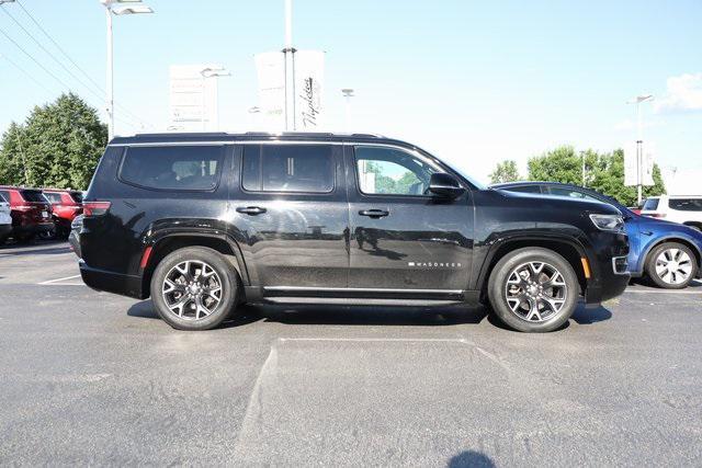 Photo of 2023 Diamond Black Crystal Pearlcoat Jeep Wagoneer