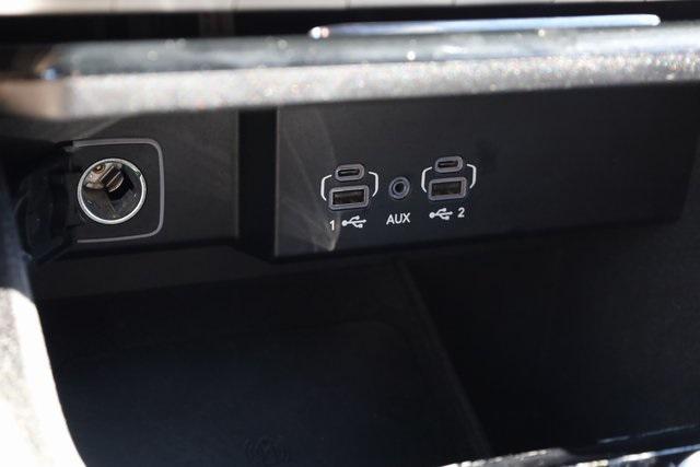 Photo of 2023 Diamond Black Crystal Pearlcoat Jeep Wagoneer