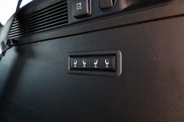 Photo of 2023 Diamond Black Crystal Pearlcoat Jeep Wagoneer