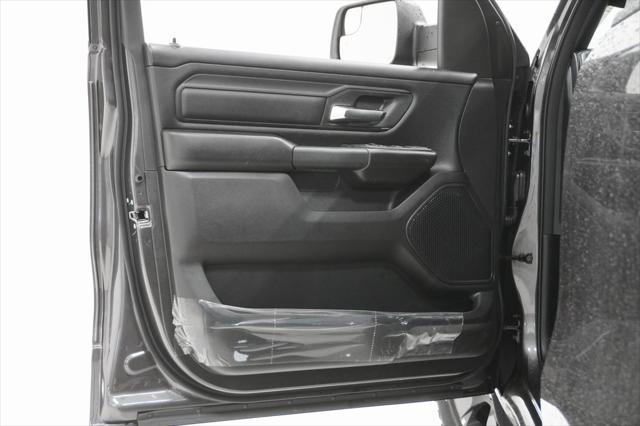 Photo of 2025 Granite Crystal Metallic Clearcoat RAM 1500