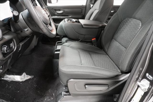 Photo of 2025 Granite Crystal Metallic Clearcoat RAM 1500