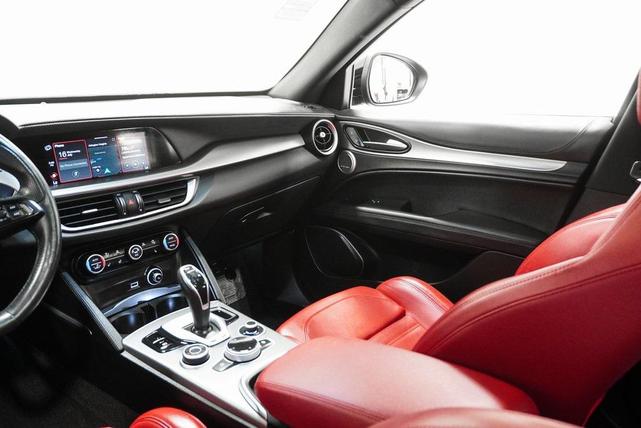 Photo of 2022 Vulcano Black Metallic Alfa Romeo Stelvio