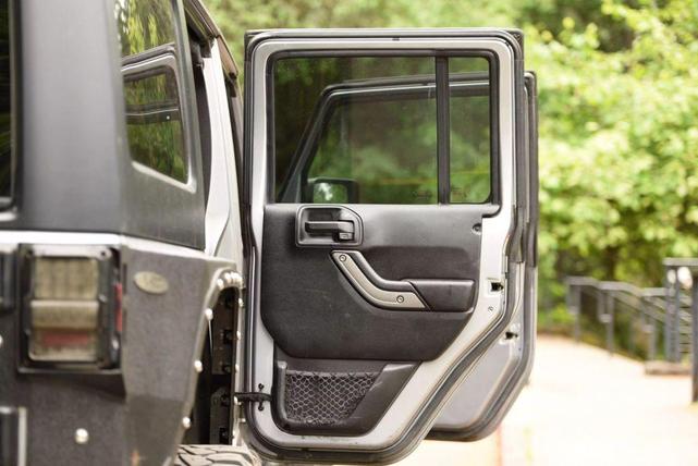 Photo of 2016 Gray Jeep Wrangler Unlimited