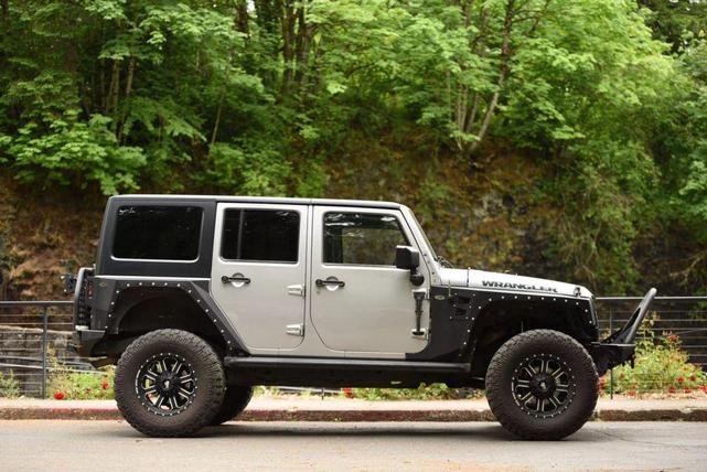 Photo of 2016 Gray Jeep Wrangler Unlimited
