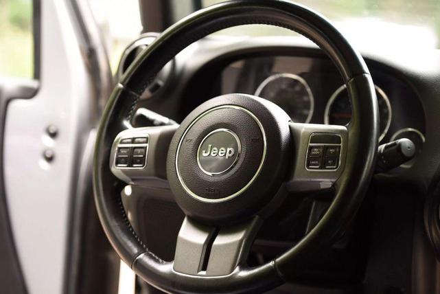Photo of 2016 Gray Jeep Wrangler Unlimited
